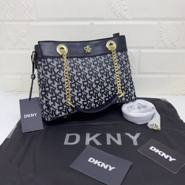 DKNY Shoulder Bag, a perfect blend of style and functionality. With a size of 25 cm, this shoulder bag offers ample space for your essentials while maintaining a sleek